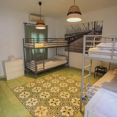 Barbatuke - Art & Hostel * Малага