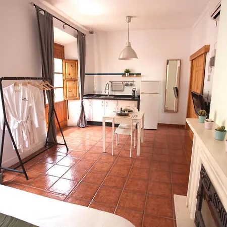 Barbatuke - Art & Hostel Малага